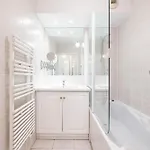 New 2 Bed In Antibes, 5 Min Walk To The Lägenhet *