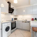 New 2 Bed In Antibes, 5 Min Walk To The Lägenhet *