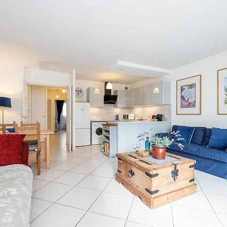 New 2 Bed In Antibes, 5 Min Walk To The