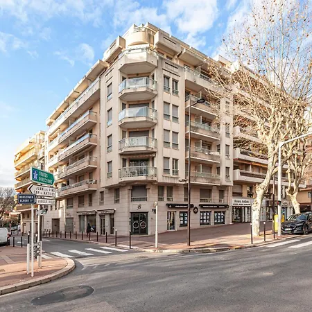 New 2 Bed In Antibes, 5 Min Walk To The Apartamento *