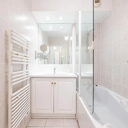 New 2 Bed In Antibes, 5 Min Walk To The Апартаменты *