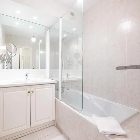 New 2 Bed In Antibes, 5 Min Walk To The أنتيب