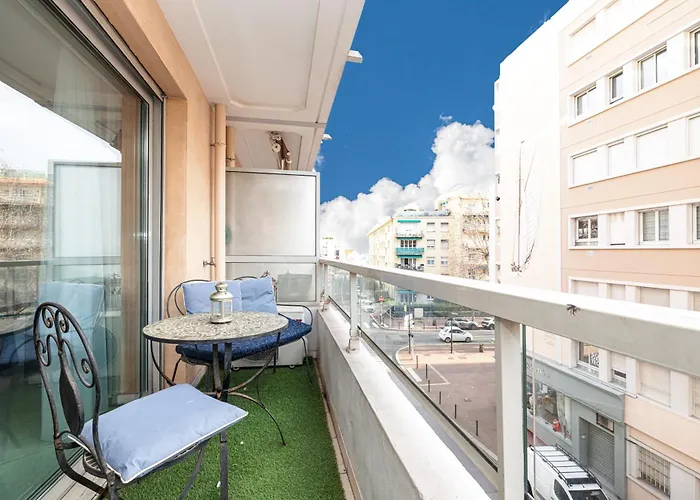 New 2 Bed In Antibes, 5 Min Walk To The *