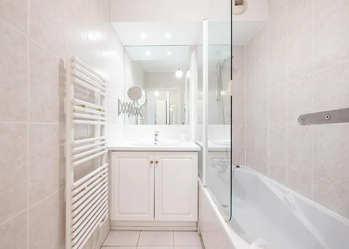 New 2 Bed In Antibes, 5 Min Walk To The Daire *