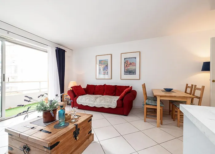 New 2 Bed In Antibes, 5 Min Walk To The *