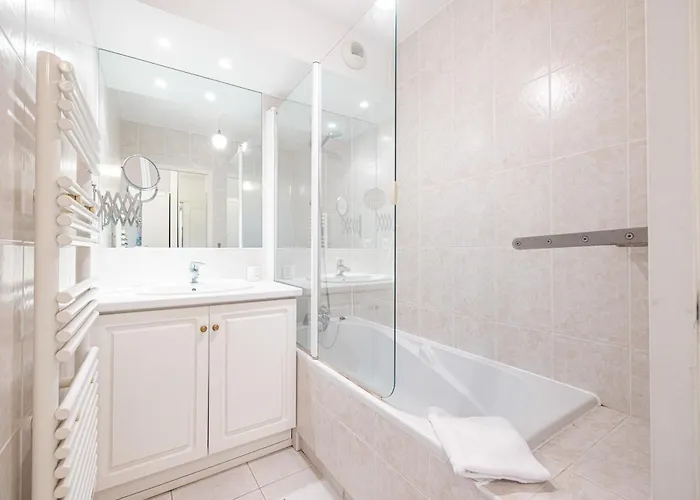 New 2 Bed In Antibes, 5 Min Walk To The Antibes