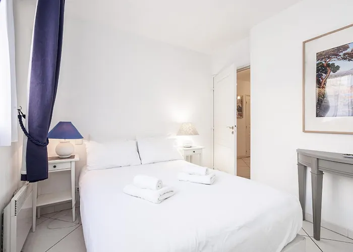 New 2 Bed In Antibes, 5 Min Walk To The