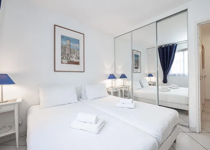 New 2 Bed In Antibes, 5 Min Walk To The Apartamento Antibes