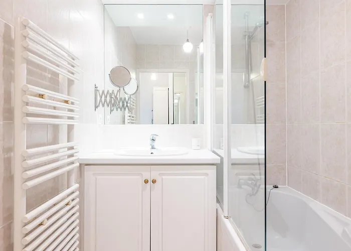 New 2 Bed In Antibes, 5 Min Walk To The Daire